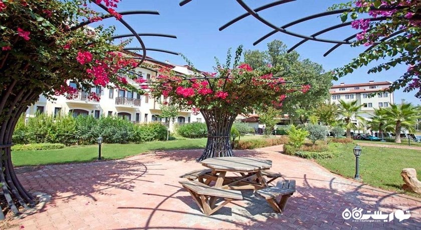 نمای محوطه فضای سبز هتل